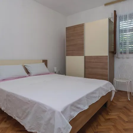 Cozy Home In Privlaka With Kitchen Holiday home