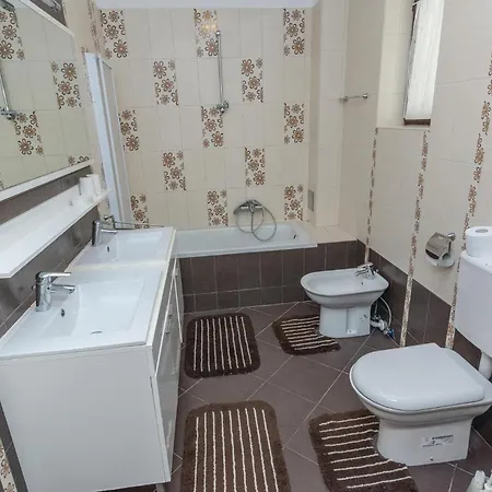 Holiday home Cozy Home In Privlaka With Kitchen *